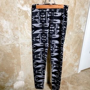 L.A. Hearts Black and Grey Patterned Leggings